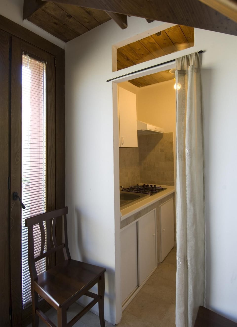 Family Suite, Kitchenette | Living area