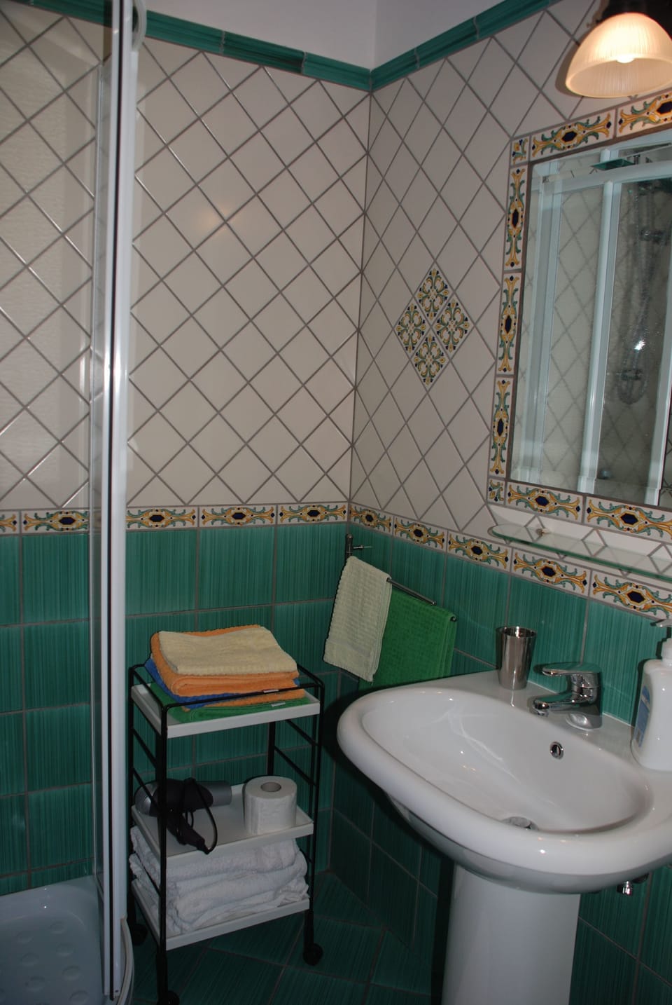 Quadruple Room | Bathroom | Shower, hair dryer, bidet, towels