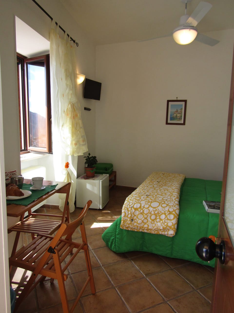 Double Room | Pillowtop beds, in-room safe, desk, soundproofing