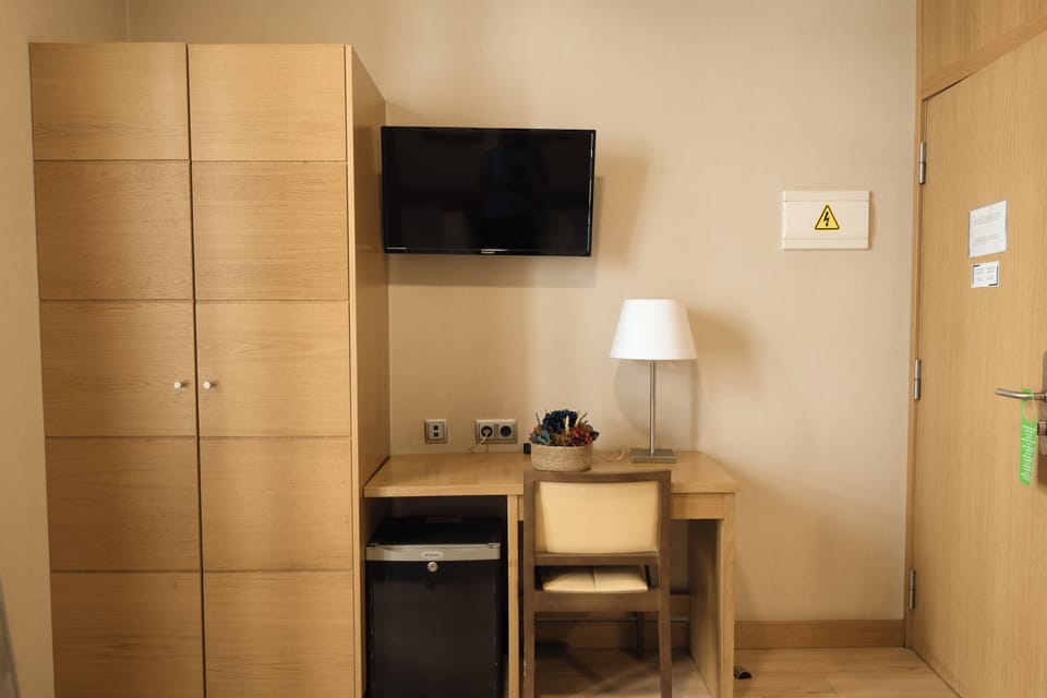 1 bedroom, premium bedding, down comforters, minibar