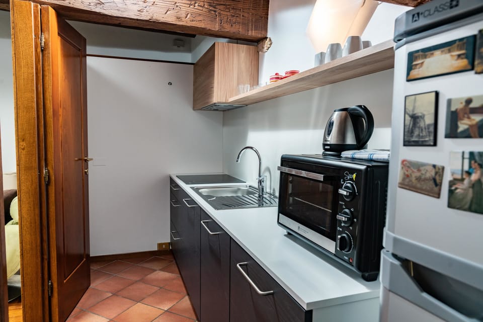 City Apartment, 1 Bedroom | Private kitchen | Stovetop, dishwasher, espresso maker, electric kettle