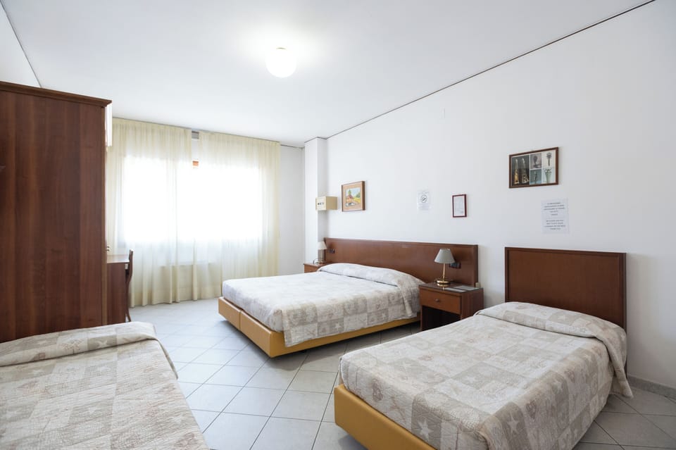 Quadruple Room | 1 bedroom, in-room safe, desk, free WiFi