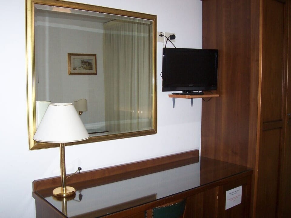 1 bedroom, in-room safe, desk, free WiFi