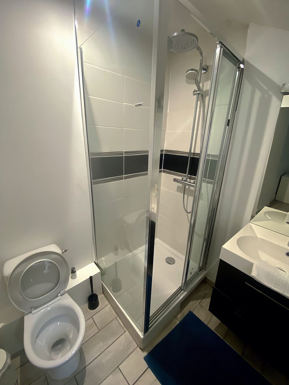 Family Room, Private Bathroom | Desk, soundproofing, iron/ironing board, free cribs/infant beds