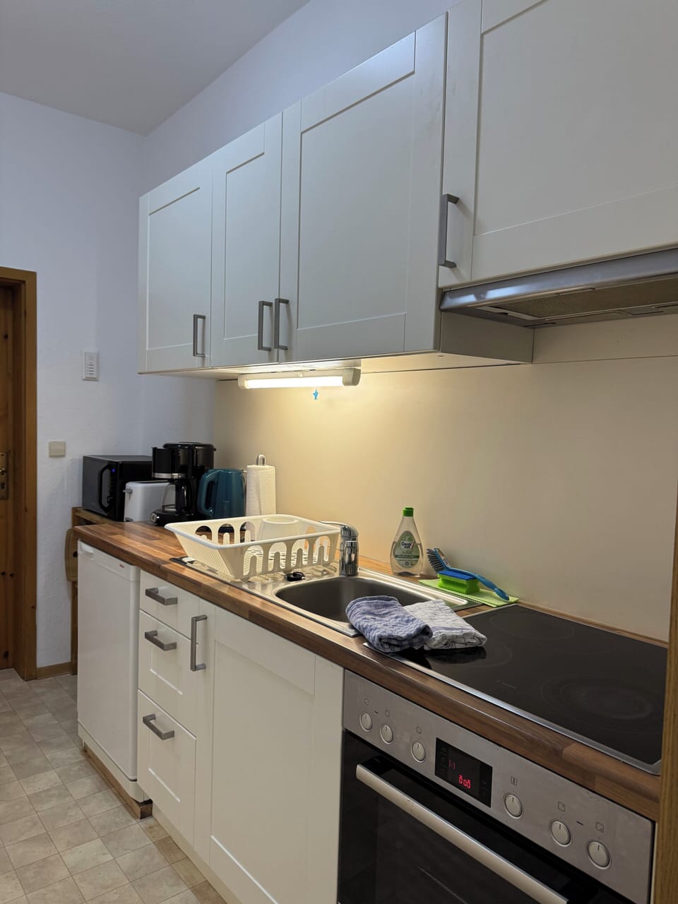 Apartment, 1 Bedroom, Kitchen | Private kitchen | Fridge, stovetop, coffee/tea maker, electric kettle