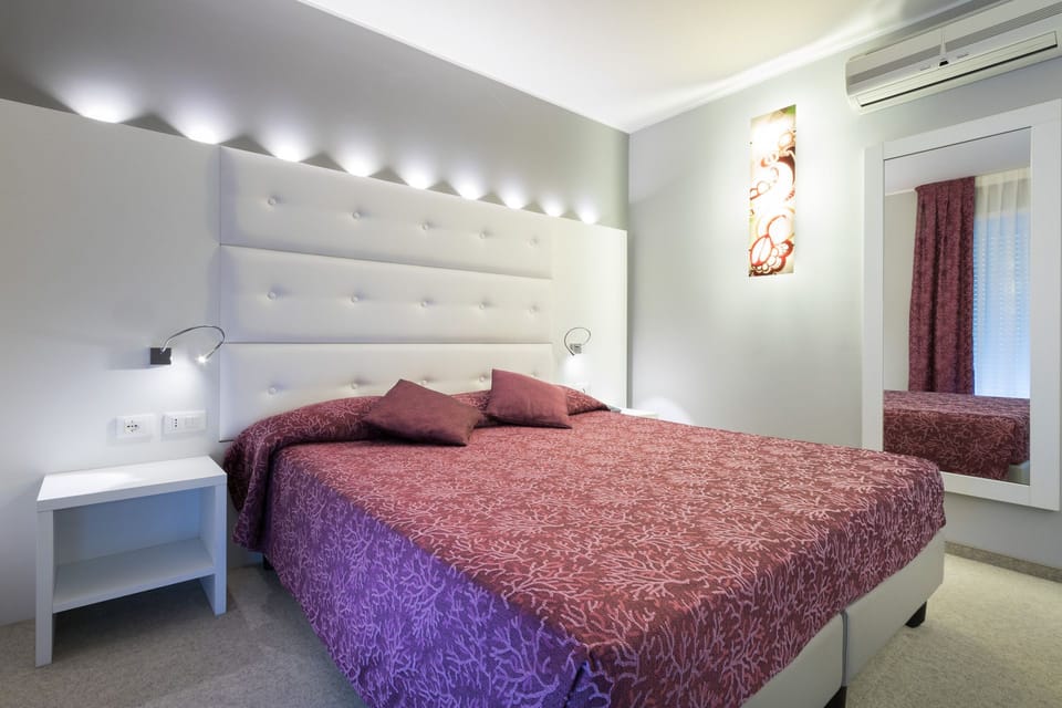 Pillowtop beds, in-room safe, blackout drapes, free WiFi