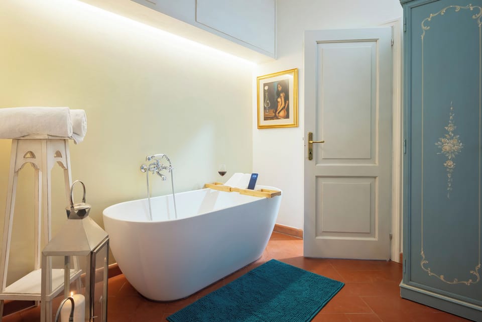 Deluxe Double or Twin Room | Down comforters, minibar, in-room safe, free WiFi