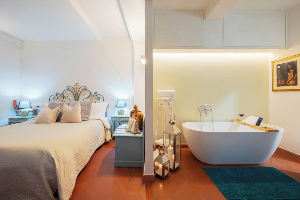 Deluxe Double or Twin Room | Down comforters, minibar, in-room safe, free WiFi