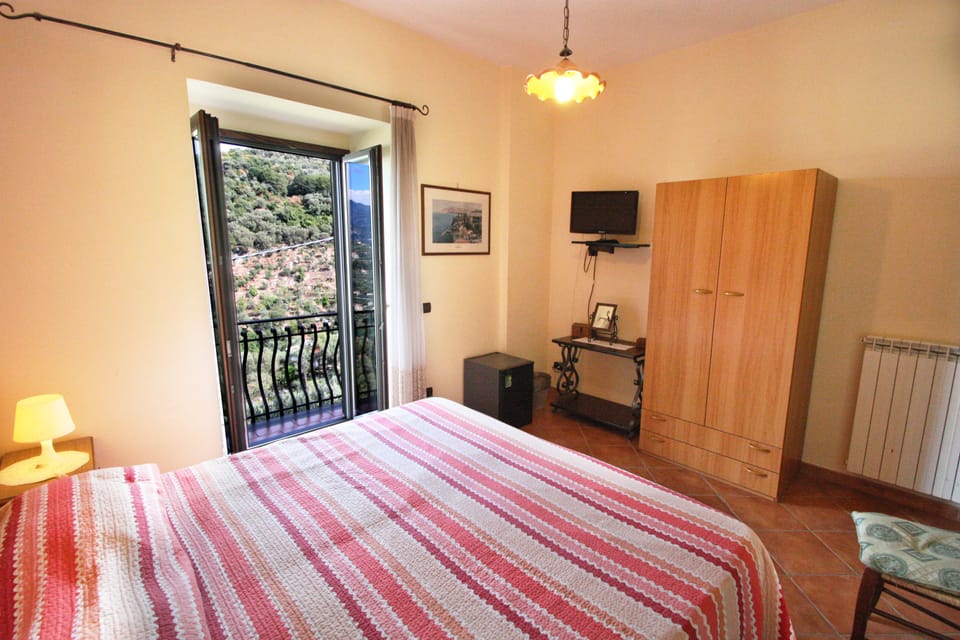 Double Room, Sea View | Desk, laptop workspace, iron/ironing board, cribs/infant beds