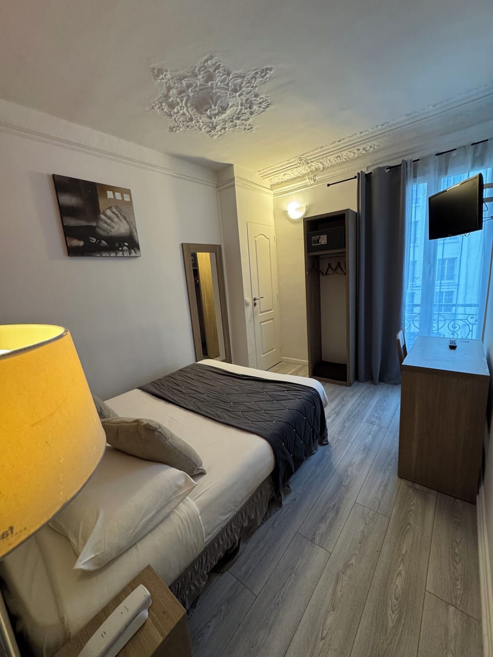 Classic Double Room | In-room safe, desk, soundproofing, free WiFi