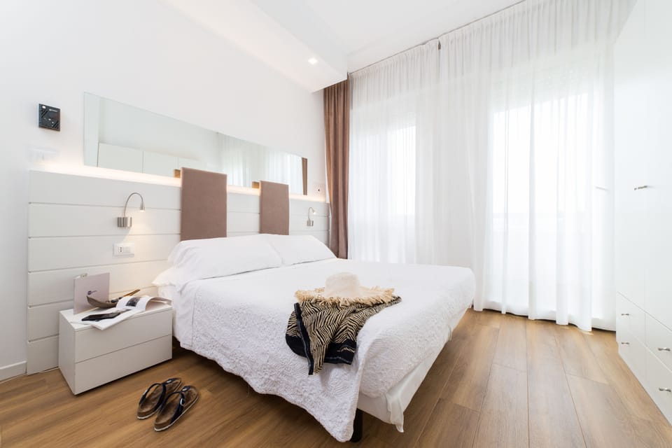 Doppia Deluxe Fronte Mare | Minibar, in-room safe, desk, free WiFi