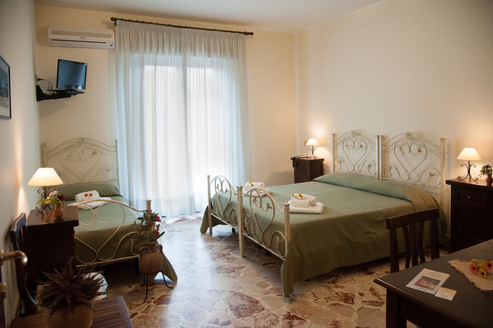 Triple Room | Frette Italian sheets, premium bedding, down comforters, pillowtop beds