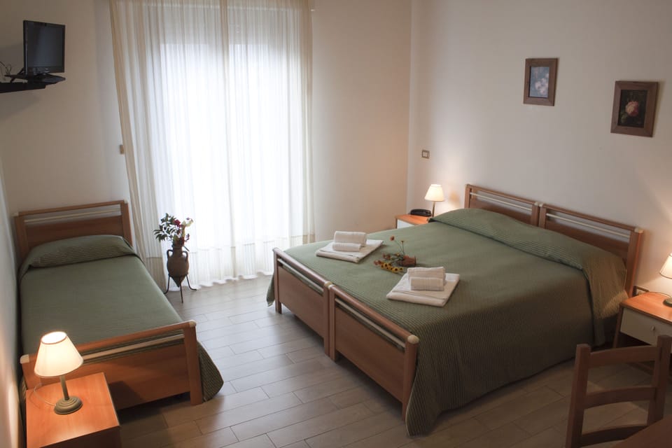 Triple Room | Frette Italian sheets, premium bedding, down comforters, pillowtop beds