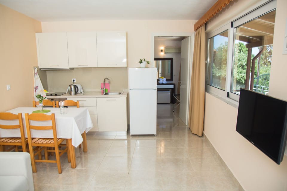 Family Apartment, 2 Bedrooms | Private kitchen | Full-size fridge, microwave, oven, stovetop