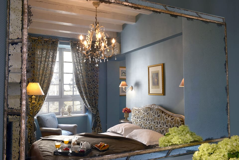 Deluxe Double Room, 1 Queen Bed | Pillowtop beds, minibar, in-room safe, individually decorated