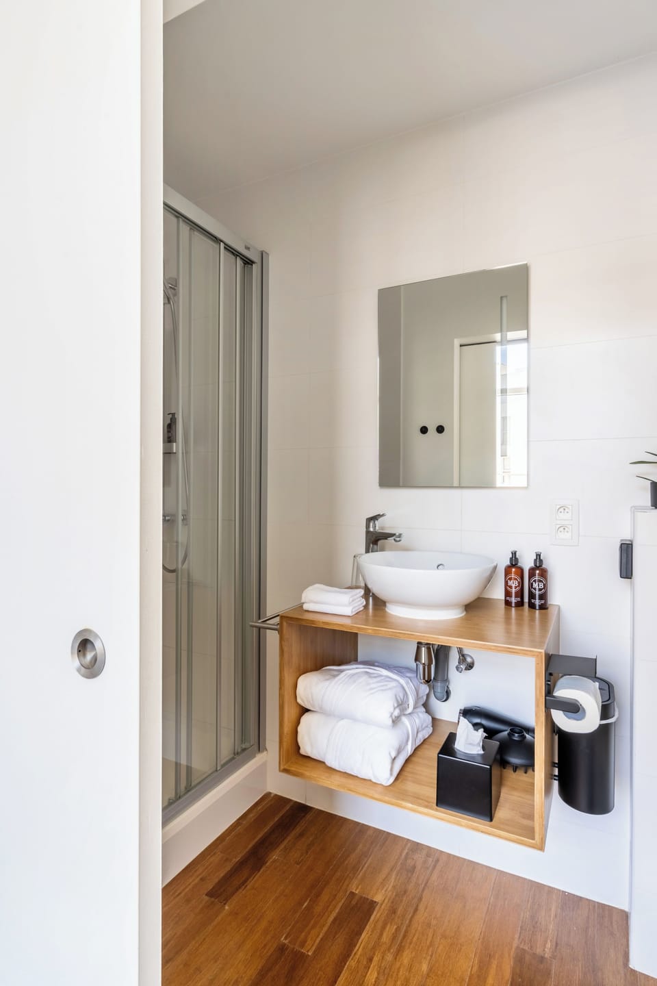 Classic Double Room | Bathroom | Free toiletries, hair dryer, towels
