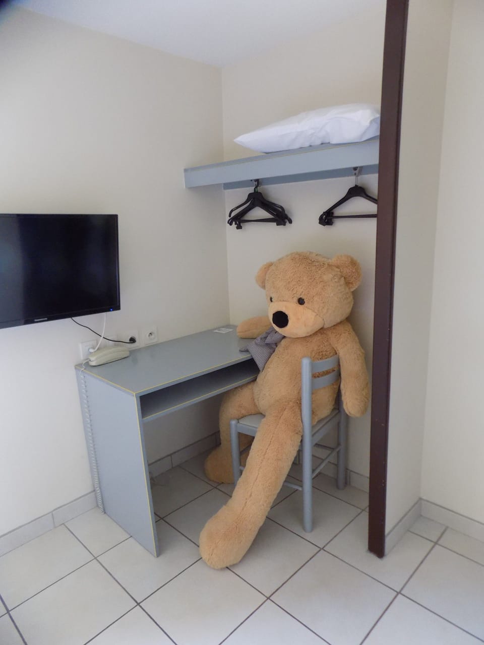Memory foam beds, desk, soundproofing, iron/ironing board