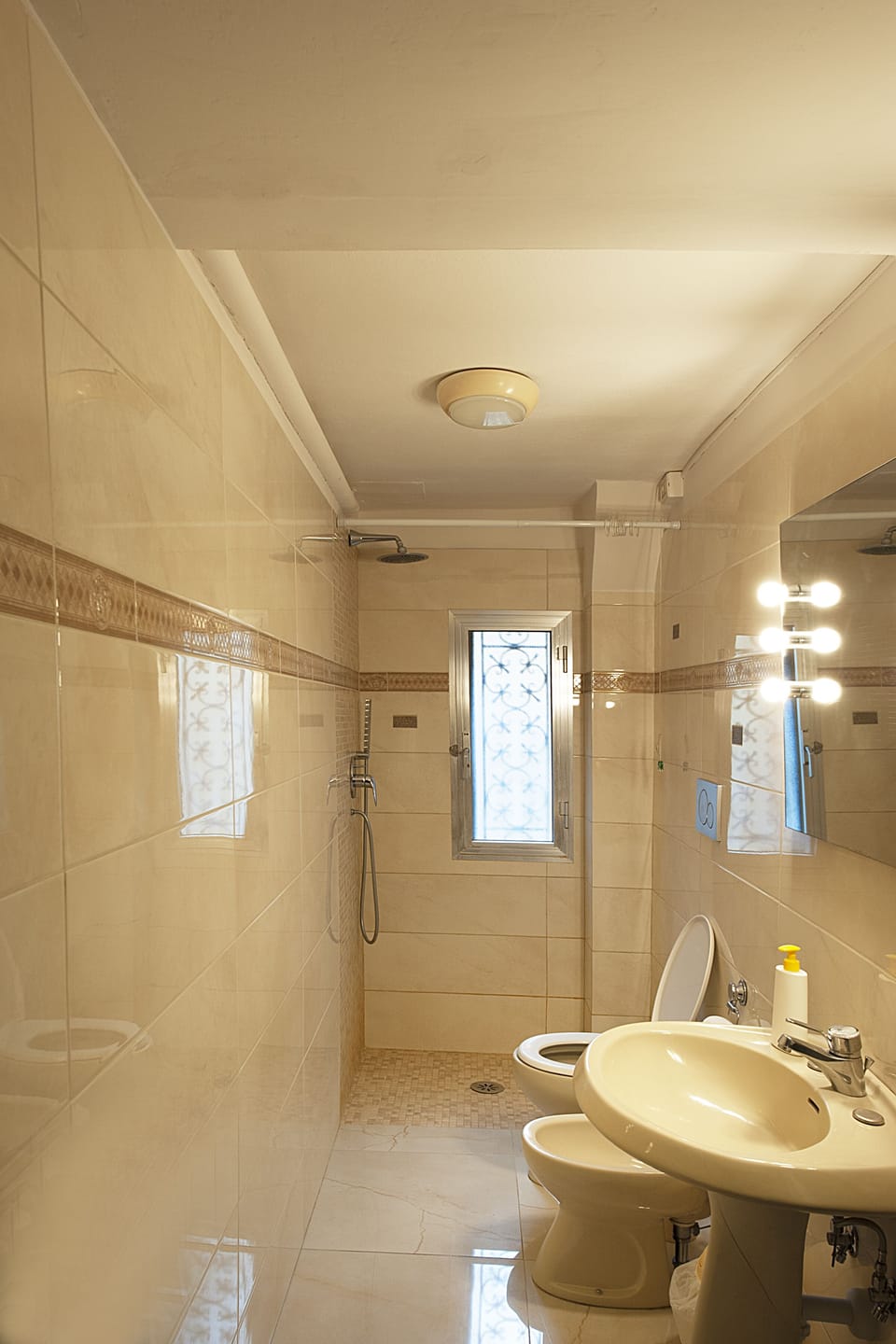 Double or Twin Room with Shared Bathroom | Bathroom | Separate tub and shower, deep soaking tub, free toiletries, hair dryer