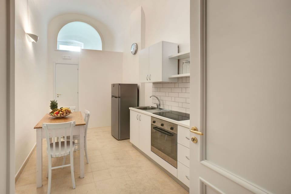 Fridge, coffee/tea maker, electric kettle