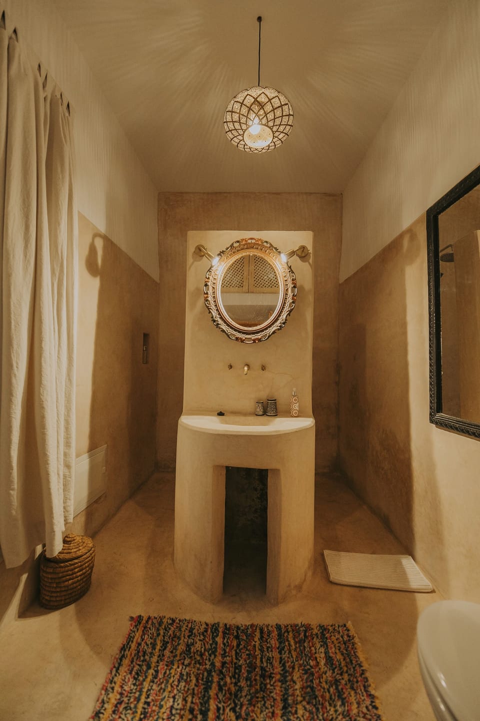 Junior Suite, 1 Queen Bed | Bathroom | Shower, free toiletries, hair dryer, towels