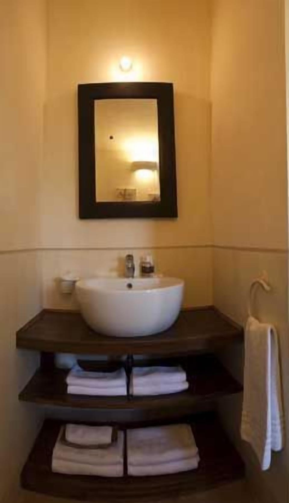 Bathroom sink