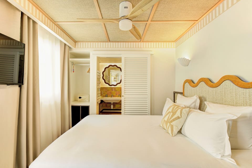 Chambre Mimosa - la Standard | Desk, soundproofing, free WiFi, bed sheets