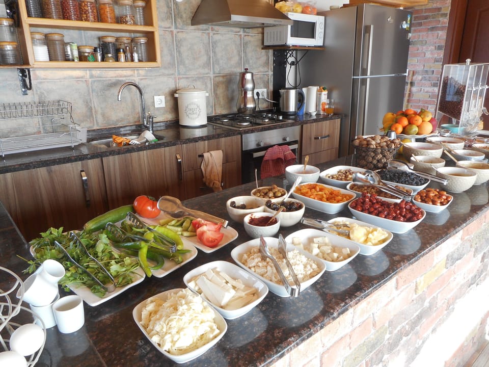 Daily buffet breakfast for a fee