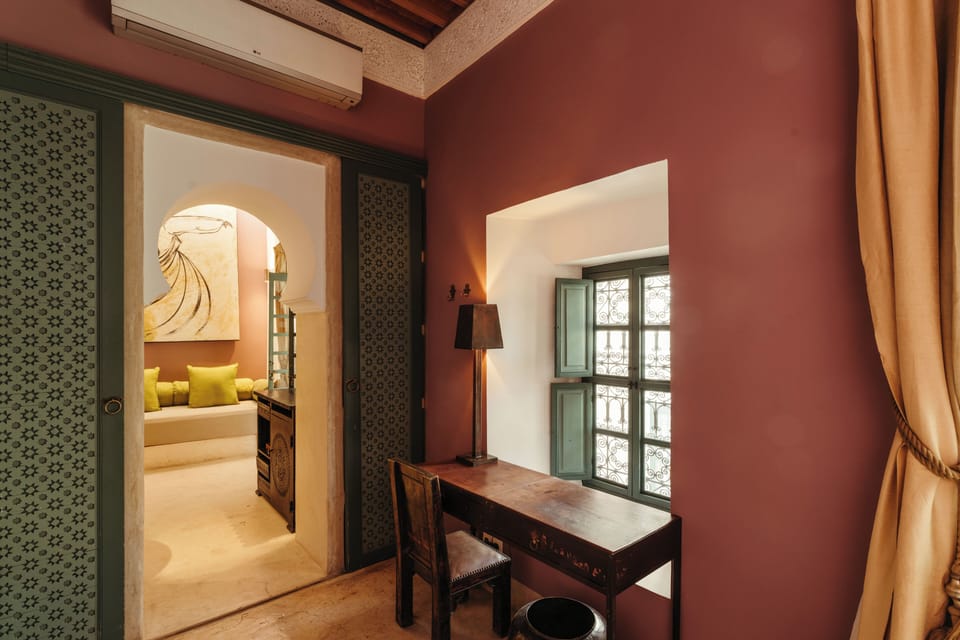 Arab Suite | In-room safe, iron/ironing board, free WiFi, bed sheets