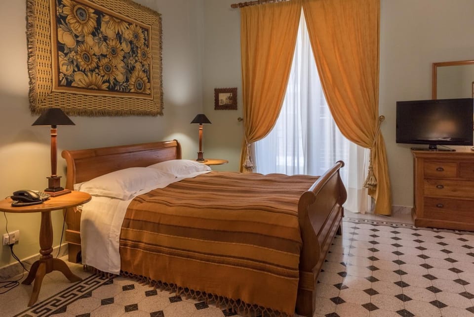 Frette Italian sheets, premium bedding, down comforters, minibar
