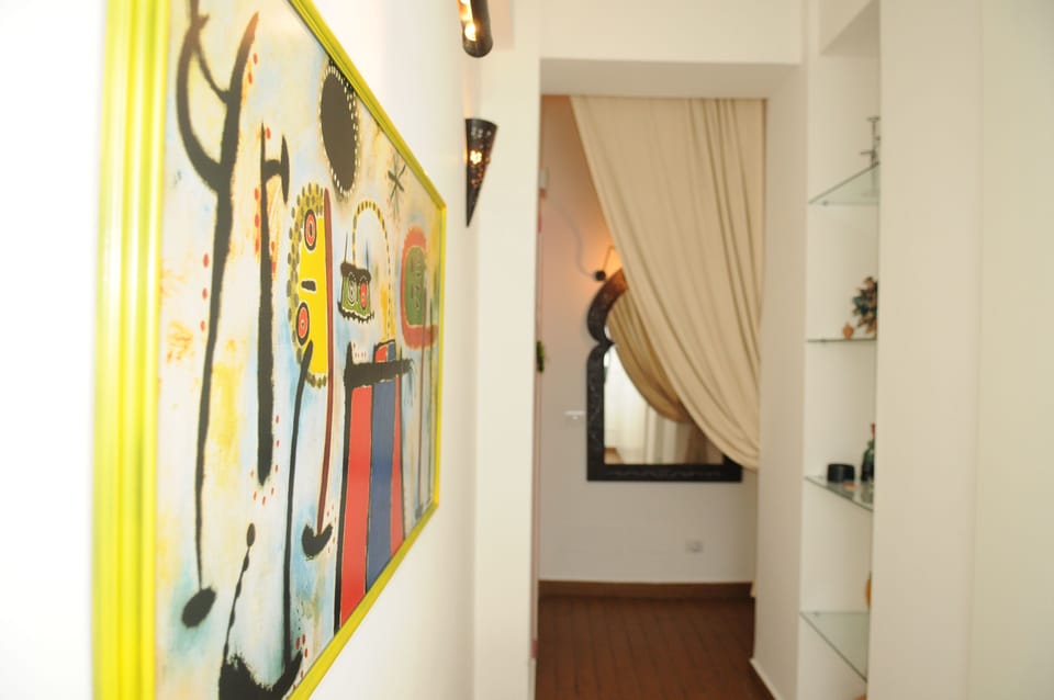 Minibar, desk, WiFi (free)
