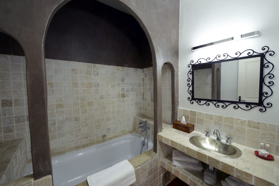 Superior Double Room | Bathroom | Free toiletries, hair dryer, towels