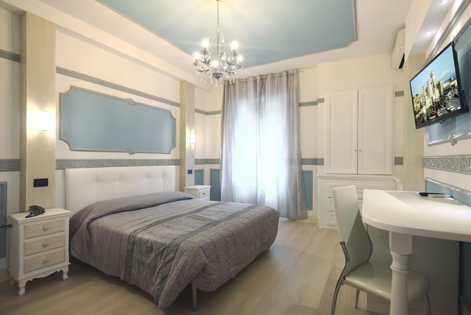 Memory foam beds, in-room safe, desk, soundproofing