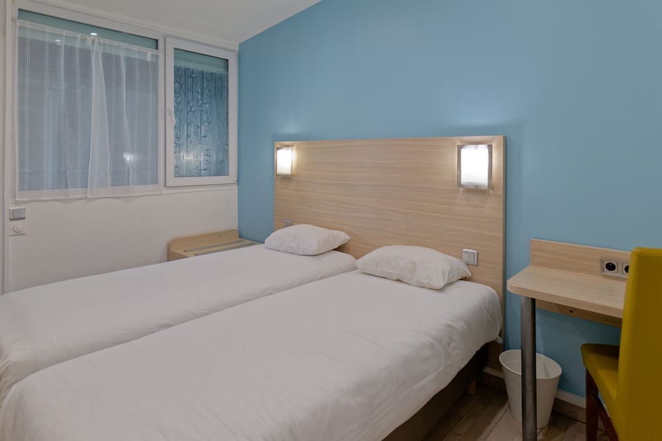 Twin Room | Desk, iron/ironing board, free WiFi
