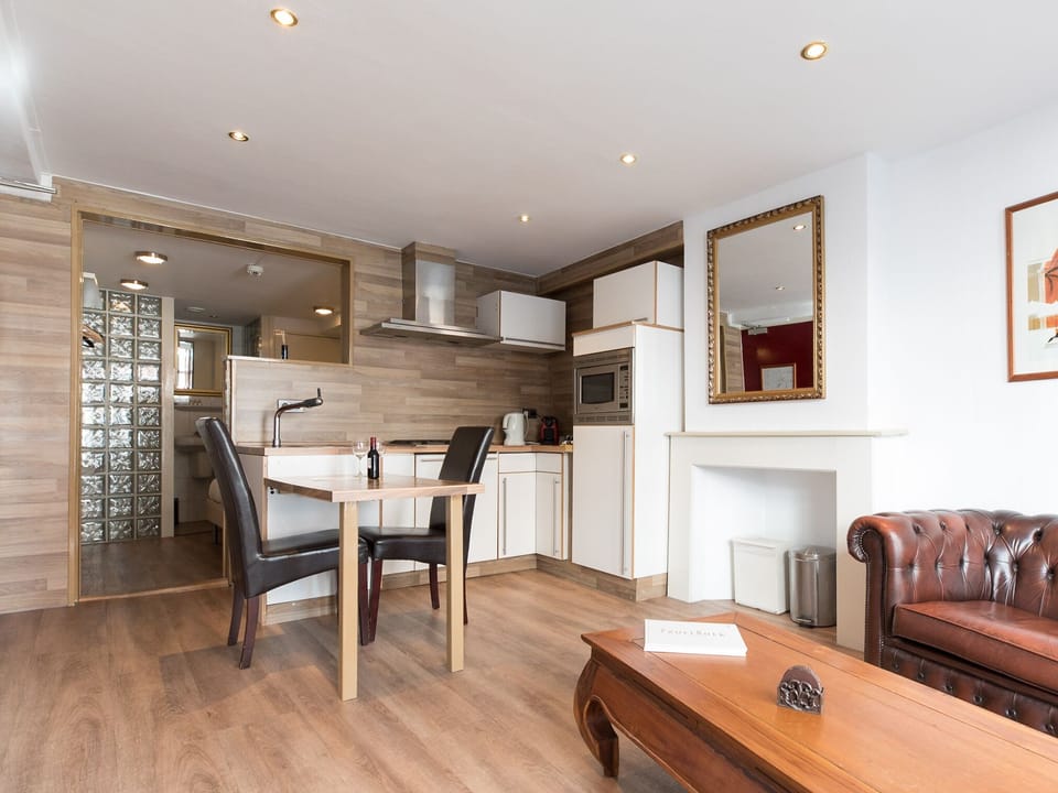 Standard Apartment (Studio) | Private kitchen | Fridge, microwave, coffee/tea maker, electric kettle