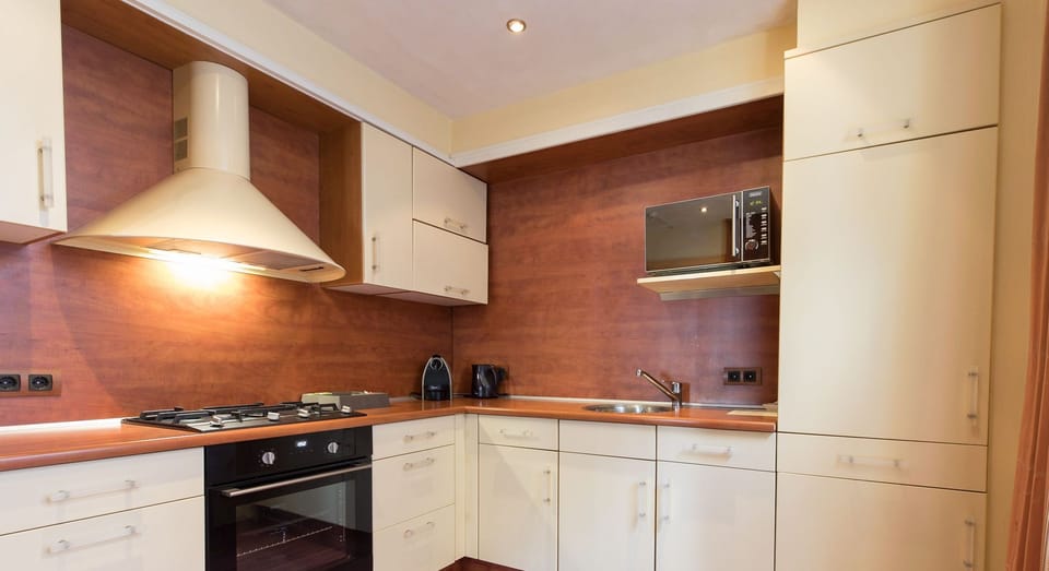 City Apartment, 1 Bedroom | Private kitchen | Fridge, microwave, coffee/tea maker, electric kettle