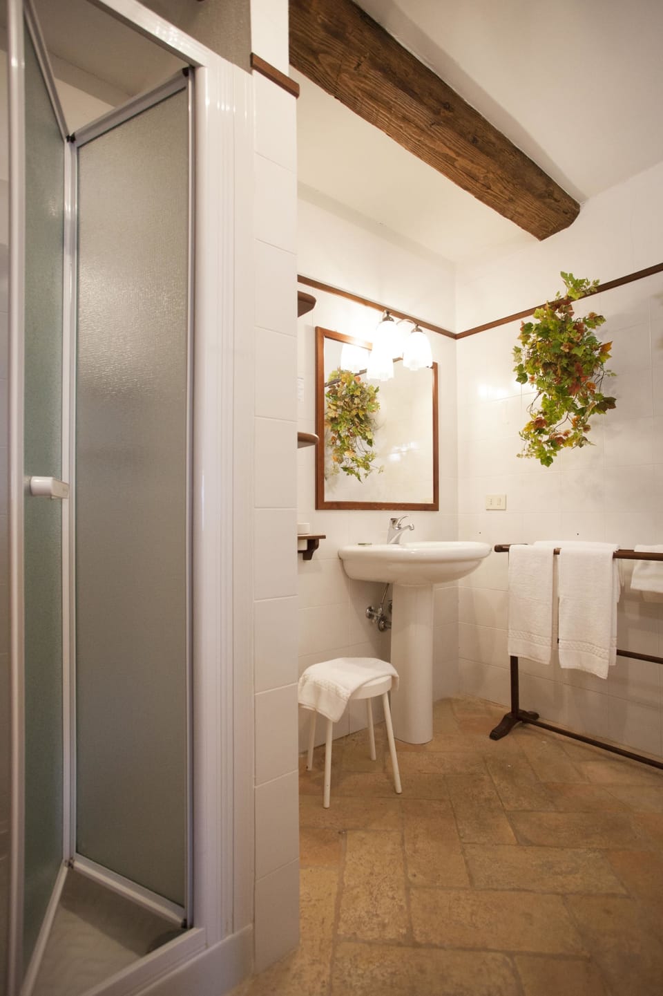 Double Room | Bathroom | Free toiletries, hair dryer, bidet, towels