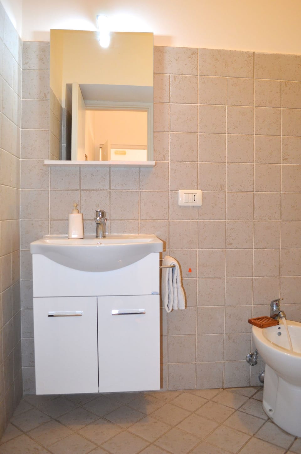 Double Room | Bathroom | Shower, free toiletries, hair dryer, bidet