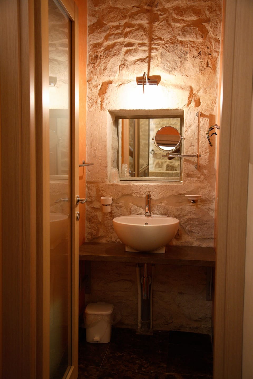 Superior Double Room | Bathroom | Shower, free toiletries, hair dryer, slippers