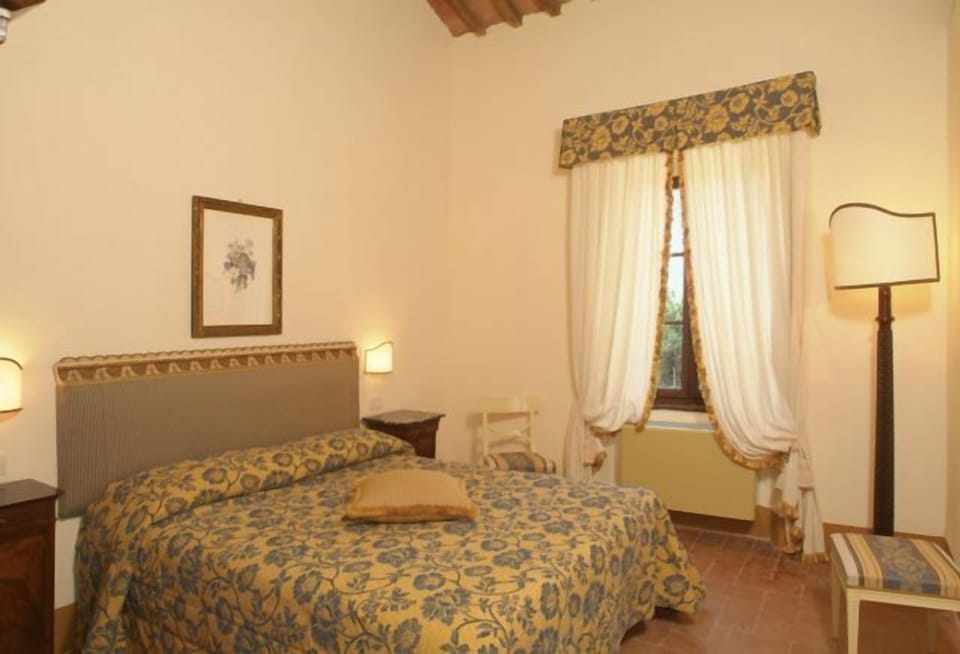 Basic Triple Room | Down comforters, iron/ironing board, cribs/infant beds, rollaway beds