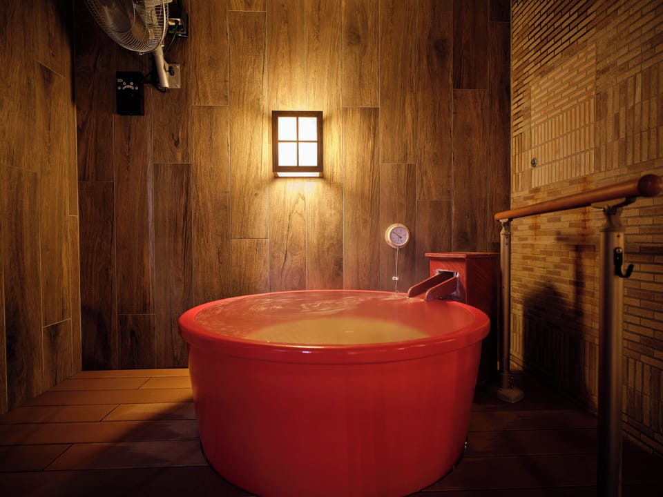Sauna, hot tub