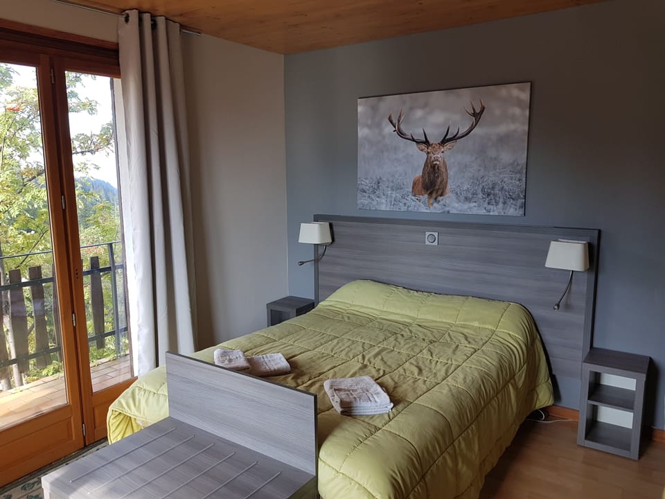 Double Room | In-room safe, blackout drapes, WiFi (free), bed sheets