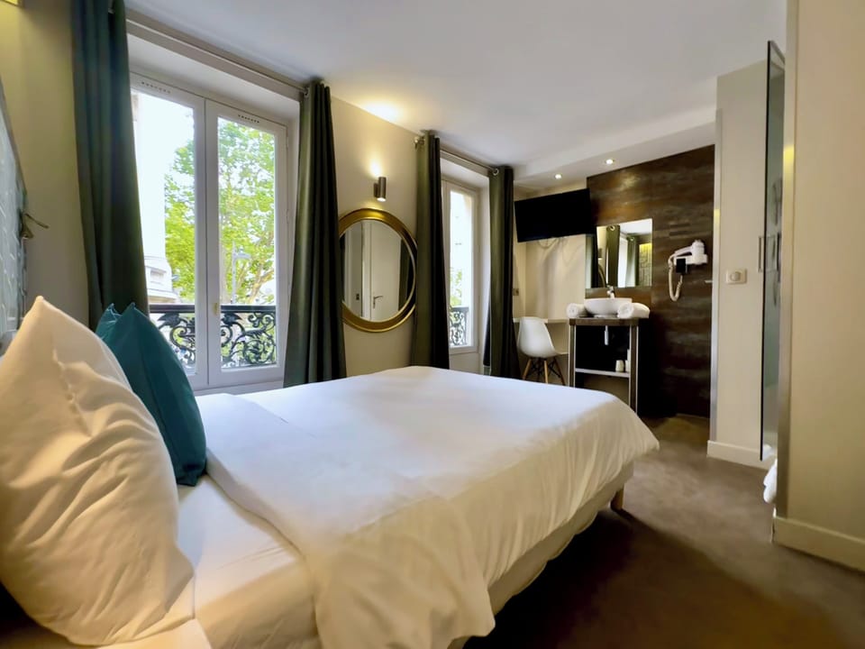 Deluxe Double Room | Premium bedding, down comforters, Select Comfort beds, desk