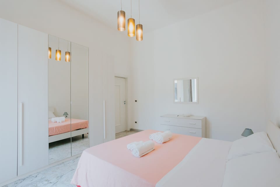 Luxury Apartment, Hot Tub | Desk, soundproofing, free WiFi, bed sheets