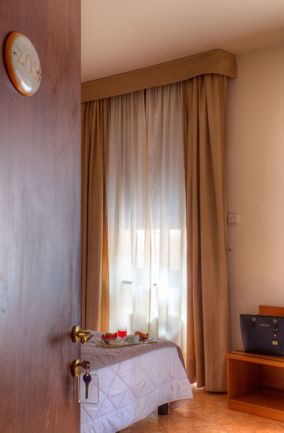 Double Room, 2 Twin Beds | Frette Italian sheets, pillowtop beds, minibar, in-room safe