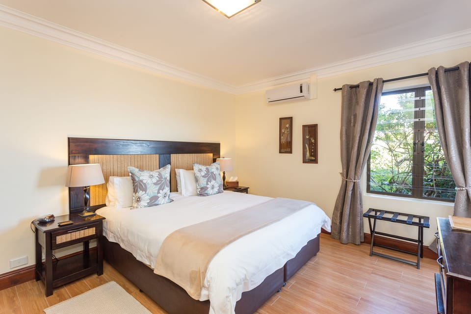 Superior Double Room | Hypo-allergenic bedding, minibar, in-room safe, iron/ironing board