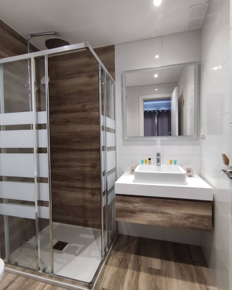 Standard Double Room, Balcony | Bathroom | Shower, free toiletries, towels