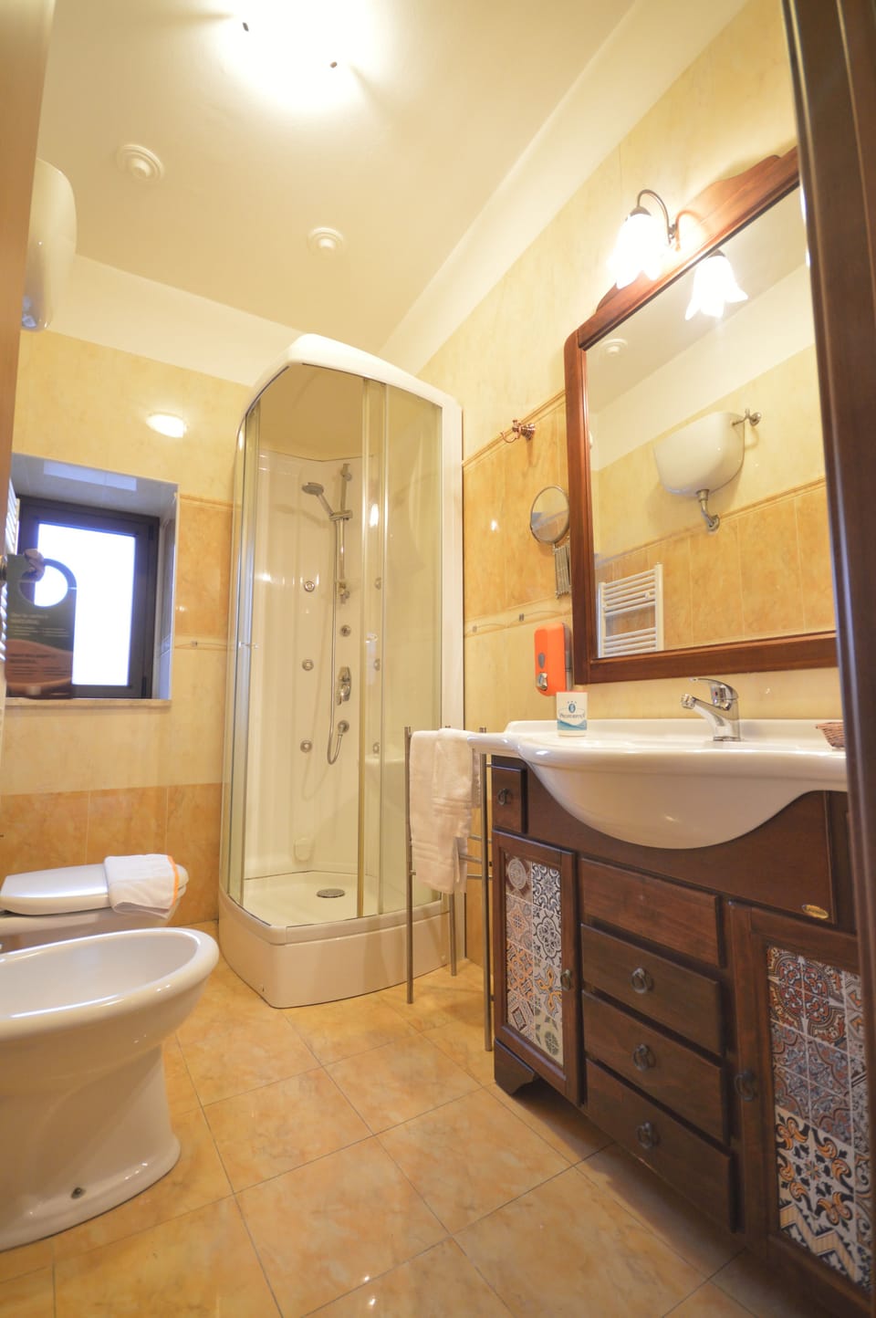 Comfort Triple Room | Desk, soundproofing, free WiFi, bed sheets