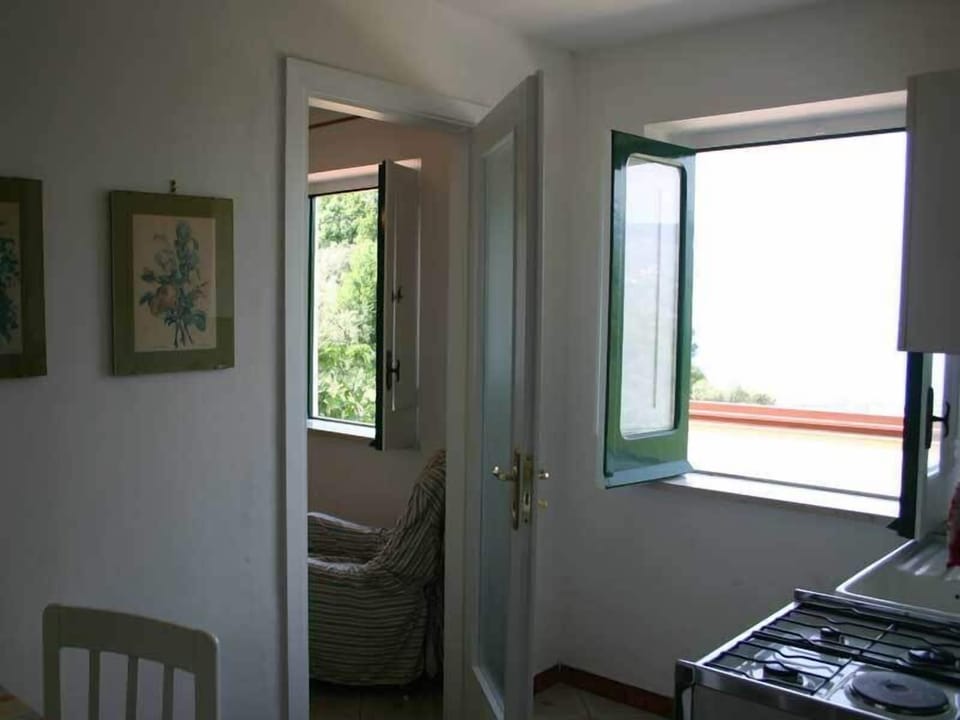 Apartment, 1 Bedroom, Kitchenette | Free cribs/infant beds, free WiFi, bed sheets