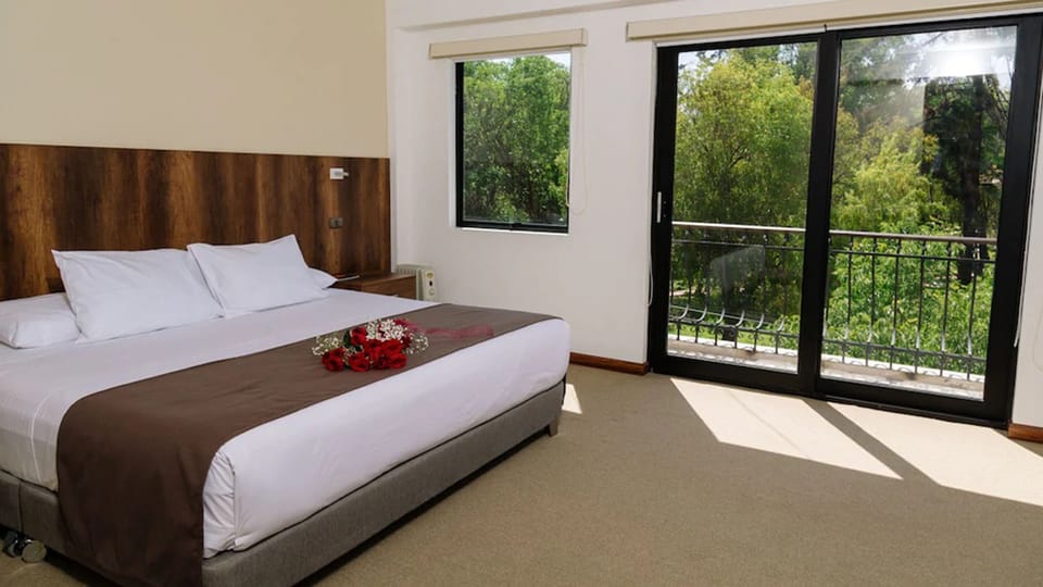 Studio Suite, Garden View, Garden Area | Down comforters, minibar, in-room safe, individually decorated