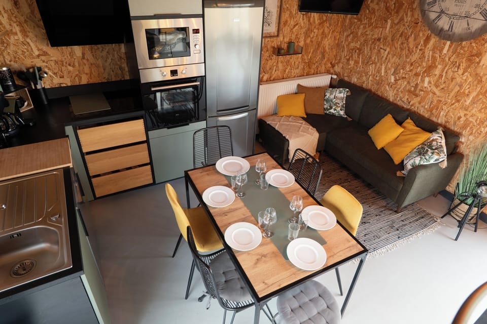 Gîte l'Atelier | Private kitchen | Espresso maker, coffee/tea maker, full-size fridge, microwave